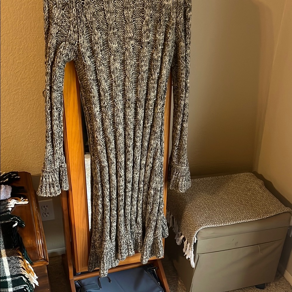 Chic Ruffled Knit Cardigan - Picture 4 of 4